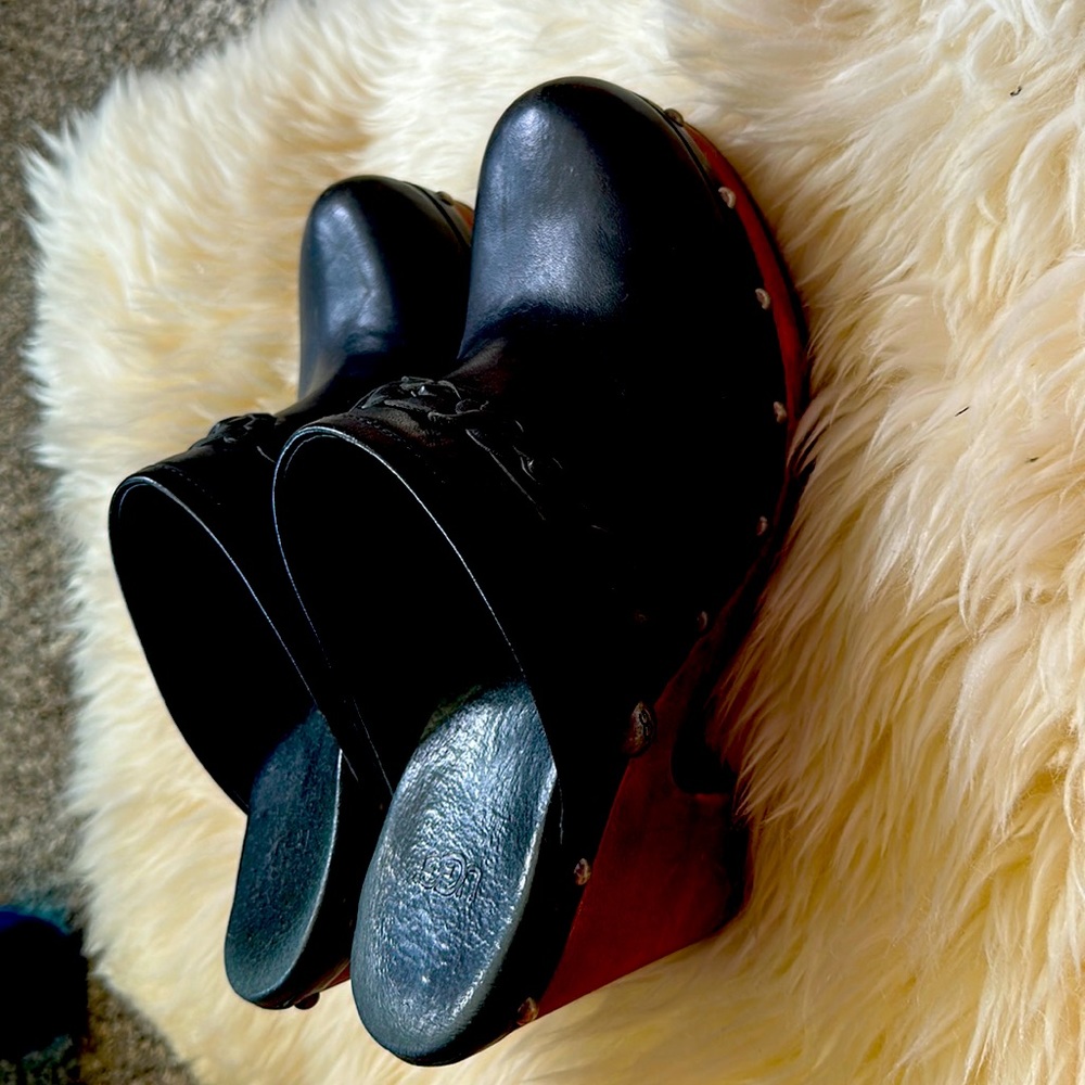 Ugh clogs with shearling lining
